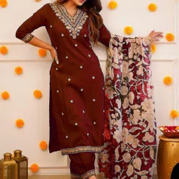 BAESD Floral Embroidered Sequinned V-Neck Straight Kurta With Salwar & Dupatta image 4