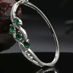 Priyaasi Green Leaf Casual Bracelet image 1