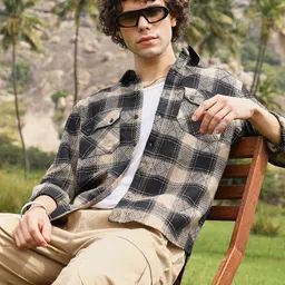 Campus Sutra Men Comfort Opaque Checked Casual Shirt image 4