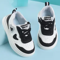 KIDLINGSS Glittered Heart Patch Detailed Sneakers - White & Black-image-18