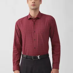Peter England Maroon Slim Fit Checks Shirt image 1