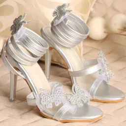 TRYME Women's Silver Gladiators image 1