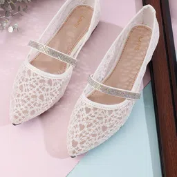 Lavie Women Embellished Party Mojaris Flats-picture-26