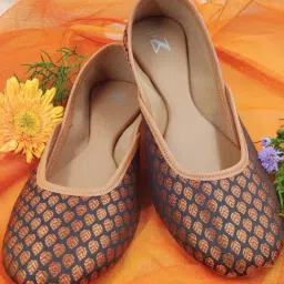 The Madras Trunk Women's Enchanted Bronze Ethnic Juttis-image-31