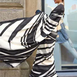 Odette Black & White Printed Saree image 2