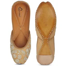 The Desi Dulhan Women's Golden Ethnic Juttis image 4