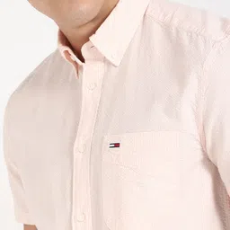 Tommy Hilfiger Men Relaxed Fit Button-Down Collar Textured Cotton Casual Shirt image 2