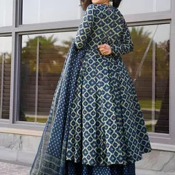 PRISHA FASHION Women Ethnic Motifs Printed Panelled Kurta with Palazzos & With Dupatta image 3