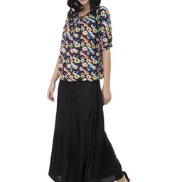 Absorbing Geometric Print Crepe Top image 2