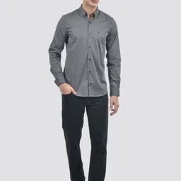 IZOD Men Bootcut Mid-Rise Stretchable Jeans image 2