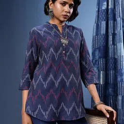 Taavi Geometric Woven Design V-Neck Ikat Crafted Kurti-picture-32