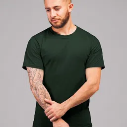 INVICTUS Men Solid Round Neck Cotton T-shirt image 4