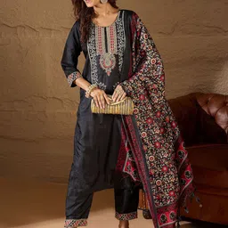 VredeVogel Women Floral Embroidered Thread Work Kurta with Trousers & Dupatta-picture-33