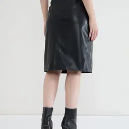 Iconic Women Black Solid Straight Fit Midi Skirt image 2