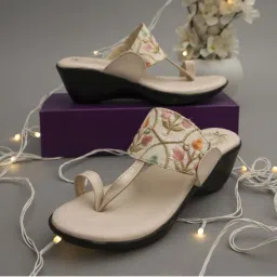 Shoetopia Kids Beige Toe Ring Sandals image 2