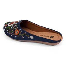 Pairs4U Women Embellished Embroidered Ethnic Mojaris Flat image 5
