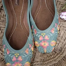 Desi Colour Women's Bottle Green Ethnic Juttis image 1