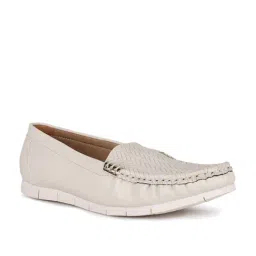 Inc.5 Women's Cream Casual Loafers image 3