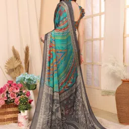 FABMORA Green & Grey Printed Saree With Unstitched Blouse image 2