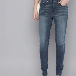Levis Women 721 Skinny Fit High-Rise Light Fade Stretchable Jeans-image-8