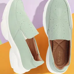 Fausto Women's Pista Green Walking Shoes image 1