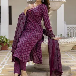 PARTHVI Floral Printed V-Neck Pure Cotton Straight Kurta With Trouser And Dupatta image 5