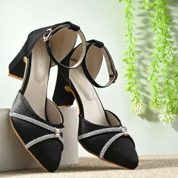 Clog London Women's Black Ankle Strap Sandals image 1