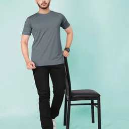 CASUALBUD Men Applique T-shirt image 4