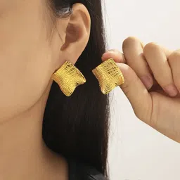 DIVASTRI Square Studs Earrings image 3