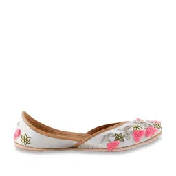 Glam Story Women's Zhuri Grey Ethnic Juttis image 2