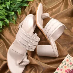 Clog London Women's Off White Toe Ring Sandals image 1