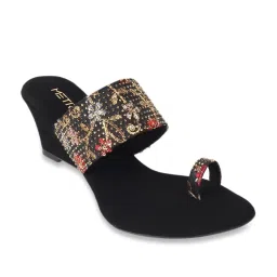 Metro Women's Black Toe Ring Wedges image 2