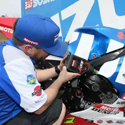 Motul 300V Factory line 4T 10w40 Two wheeler engine oil 1 L image 4