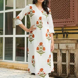 Kaftanize Women Bold Allover Floral Printed V-Neck Kurta with Trousers-image-82