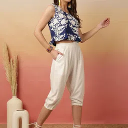 Sangria Floral Printed Crop Top With Capri image 5