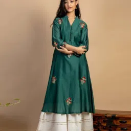 Mushio Bottle Green Chaitra Embroidered Chanderi Silk Kurta image 1