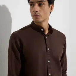 Ascot by Westside Dark Brown Solid Relaxed-Fit Linen-Blend Shirt image 4