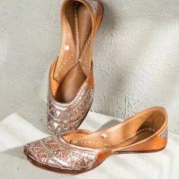 fabindia fashion Fabindia Brown Leather Hand Embroidered Juttis-picture-19
