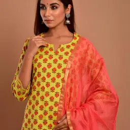 PAHAL ATTIRE Women Green Printed Cotton Blend Kurta & Trousers With Dupatta image 4