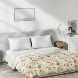 DDecor Floral Red 150 TC Cotton Reversible Quilt image 1