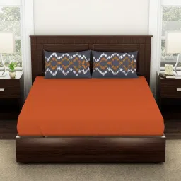 Spaces Red Cotton Double Bedsheet with 2 Pillow Covers image 1