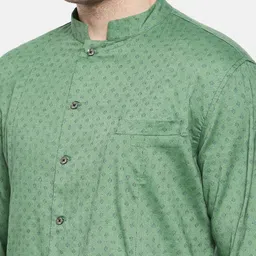 Freehand by The Indian Garage Co Men Green Printed Straight Asymmetric Kurta image 2