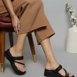 Truffle Collection Women's Black Toe Ring Sandals-picture-38