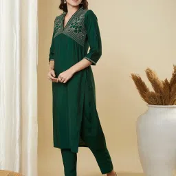 Kami Kubi Green Embroidered Kurta Bottom Set image 3