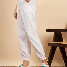 KASSUALLY White Regular Fit Mid Rise Joggers image 3