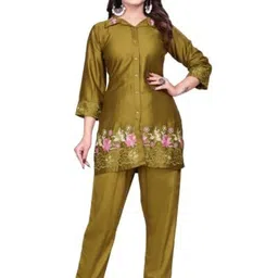 Garbista Women Green Floral Viscose Rayon Embroidered Kurta Pant Set-picture-28