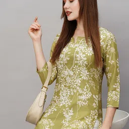 GoSriKi Women Floral Embroidered Chikankari Kurta image 2