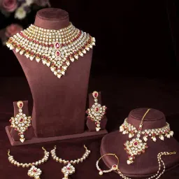 Peora Gold-Plated Kundan Bridal Choker Necklace Earrings Maangtikka Nathiya Hath Panja Jewellery Set-picture-13