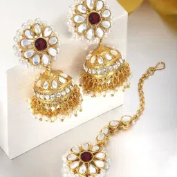 Peora Gold Maang Tikka with Earrings image 1
