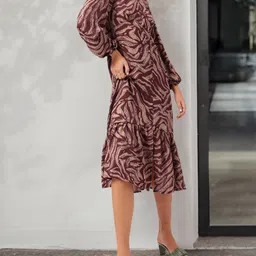DressBerry Old-School Elegance Visual Rhythm Dress-picture-19